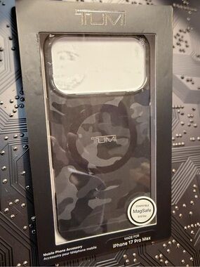 Tumi NWT Black Camo MagSafe-Compatible iPhone 17 Pro Max Case